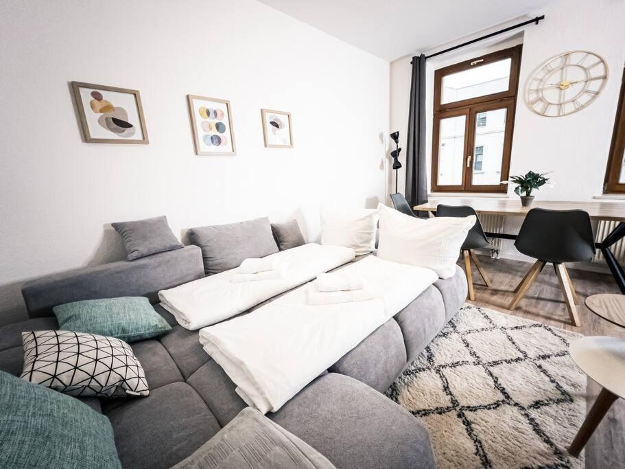 ⋙ Stilvolle Mit 2 Schlafzimmern & Balkon ⋘ Apartment *